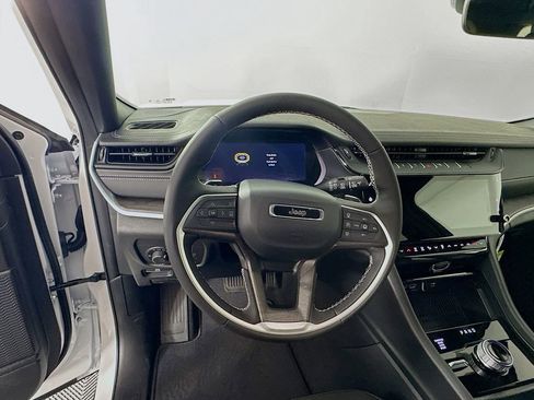 New 2026 Jeep Grand Cherokee Altitude AWD/4WD image 15