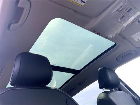Certified 2023 Volkswagen Tiguan SE w/ Panoramic Sunroof Package AWD/4WD image 26
