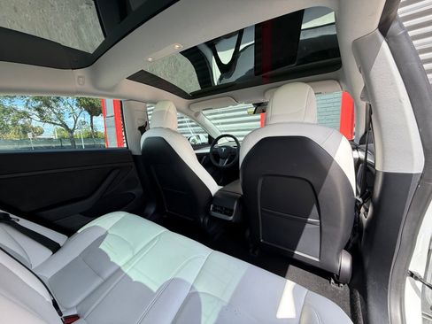Used 2021 Tesla Model 3 Performance image 18