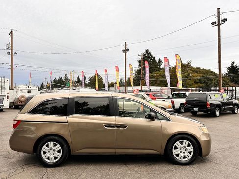 Used 2011 Honda Odyssey LX image 2