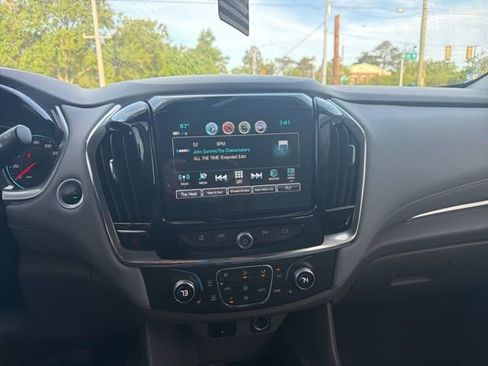 Used 2018 Chevrolet Traverse LT image 13