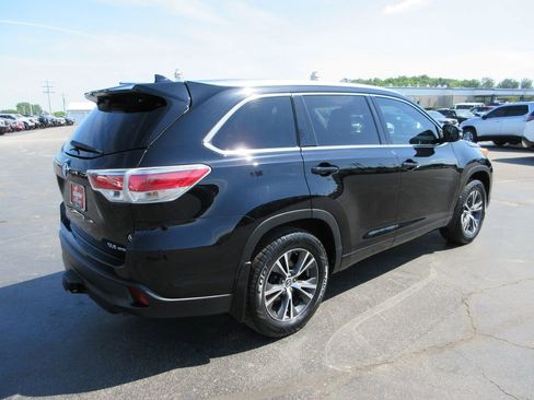 Used 2016 Toyota Highlander XLE AWD/4WD image 4
