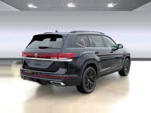 Certified 2026 Volkswagen Atlas SE w/ Black Wheel Package FWD image 8