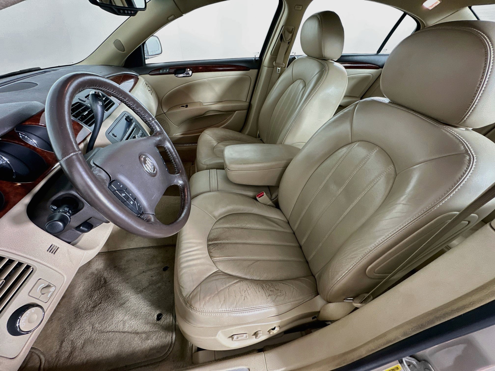 Used 2008 Buick Lucerne CXL w/ Luxury Package FWD image 13