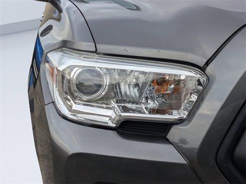 Used 2022 Toyota Tacoma SR image 9