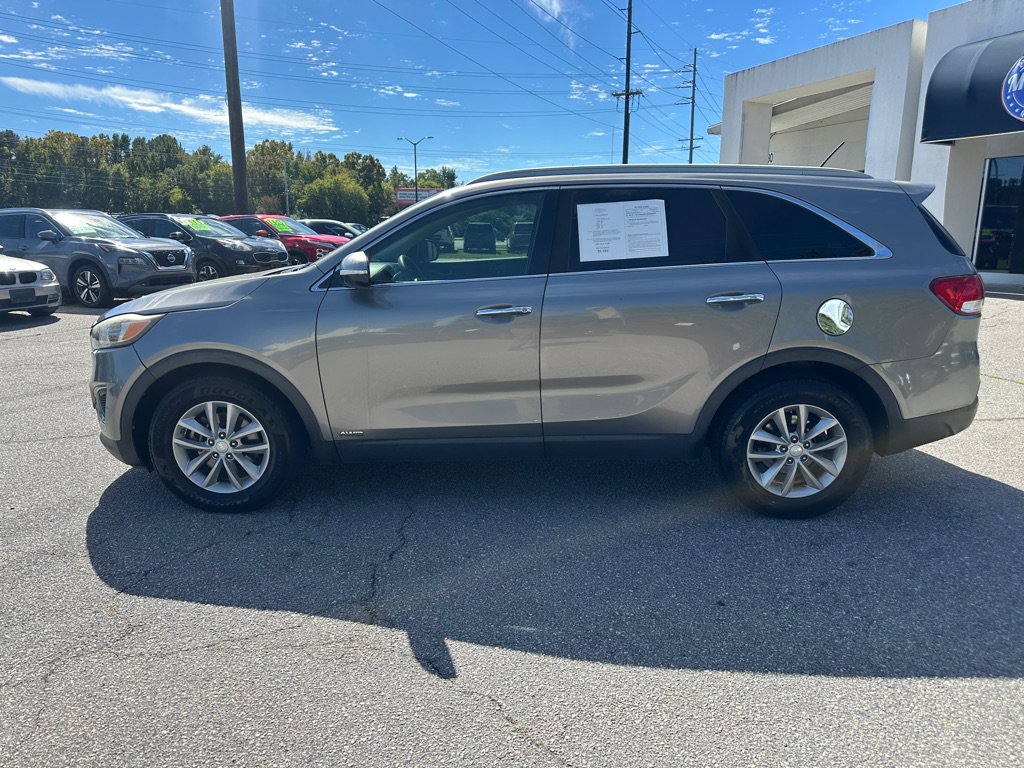 Used 2017 Kia Sorento AWD image 2