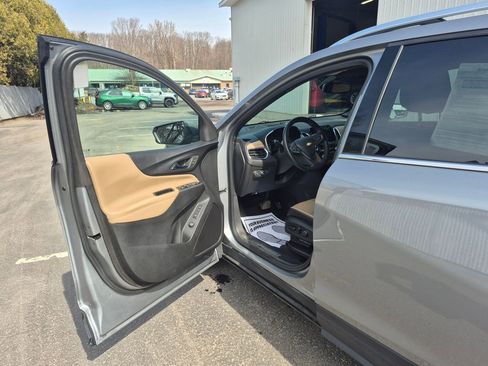 Used 2023 Chevrolet Equinox Premier image 9