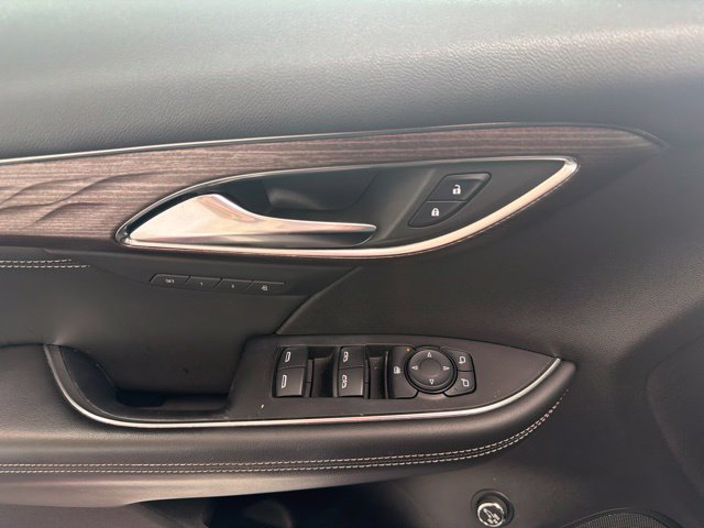 Used 2021 Buick Envision Avenir w/ Technology Package II FWD image 9