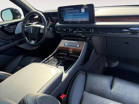 Used 2025 Lincoln Aviator Black Label AWD/4WD image 10
