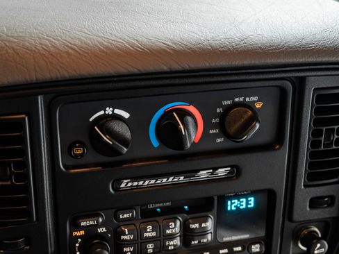 Used 1995 Chevrolet Impala SS image 21