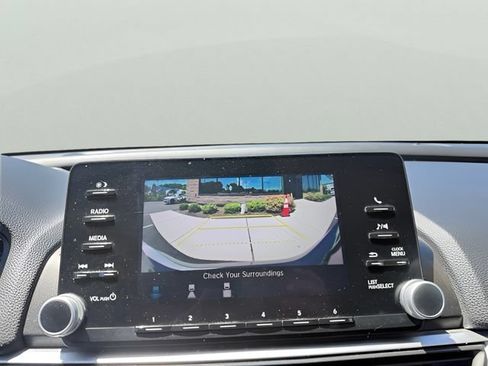 Used 2019 Honda Accord LX image 17