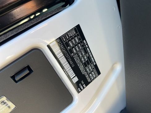 Used 2025 Mercedes-Benz Sprinter 2500 image 32