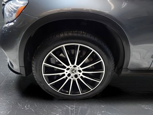 Used 2018 Mercedes-Benz GLC 300 4MATIC w/ Multimedia Package image 10