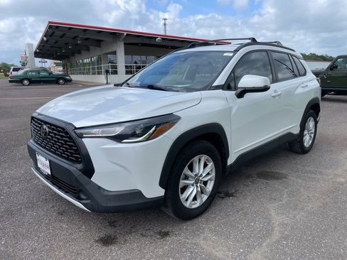 Used 2022 Toyota Corolla Cross LE image 8