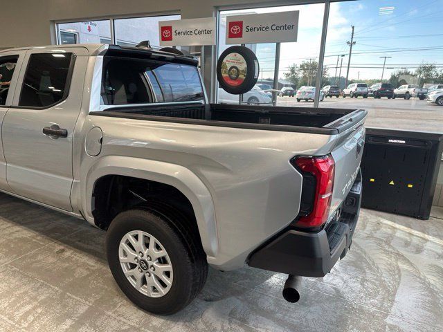 Used 2025 Toyota Tacoma SR AWD/4WD image 5