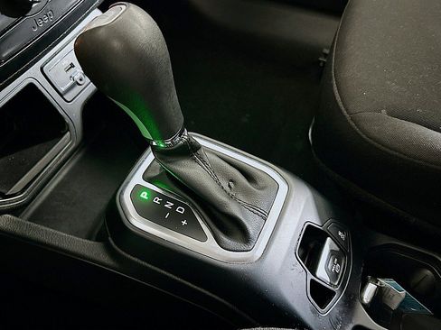 Used 2020 Jeep Renegade Sport FWD image 17