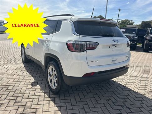 Used 2024 Jeep Compass Latitude image 9