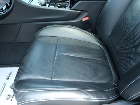 Used 2023 Jeep Grand Cherokee Overland w/ Advanced Protech Group III image 26