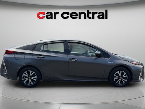 Used 2017 Toyota Prius Prime Advanced FWD image 6