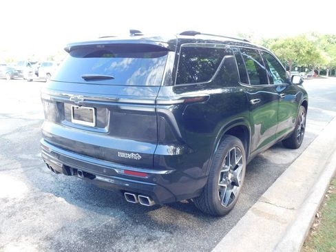 Used 2025 Chevrolet Traverse High Country w/ LPO, Illumination Package FWD image 4
