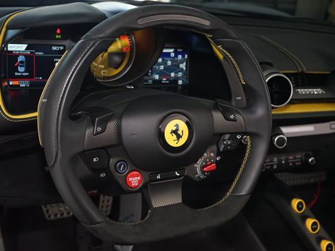 Used 2022 Ferrari 812 GTS RWD image 15