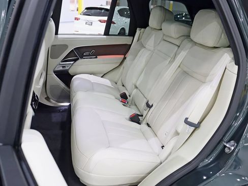 Used 2025 Land Rover Range Rover SE AWD/4WD image 33