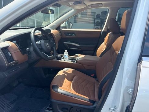 Used 2023 Nissan Pathfinder Platinum AWD/4WD image 34