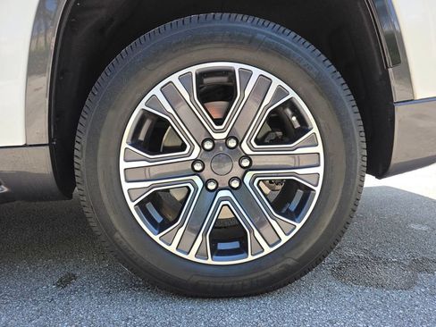 Used 2022 Jeep Wagoneer Series III w/ Flexible Seating Group RWD image 22
