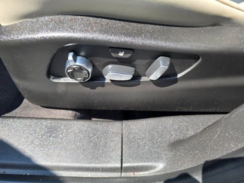Used 2019 Cadillac XT4 Premium Luxury FWD image 16