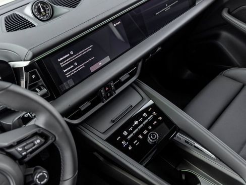 Certified 2025 Porsche Macan Electric RWD image 28