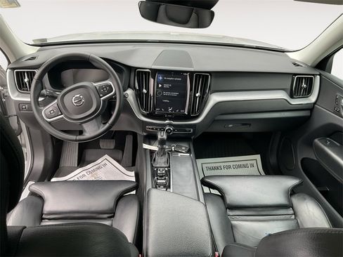 Used 2019 Volvo XC60 T6 Momentum w/ Premium Package image 10