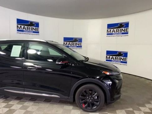 Used 2023 Chevrolet Bolt EUV Premier w/ Redline Edition image 3