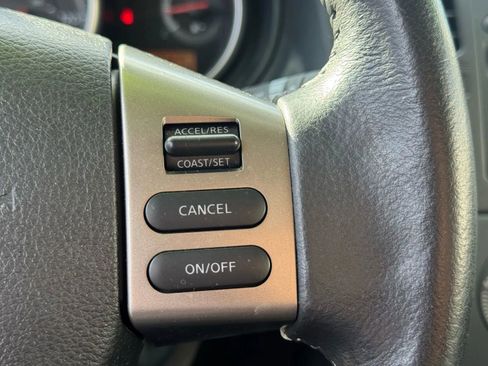 Used 2011 Nissan Versa Hatchback w/ Premium Pkg FWD image 15