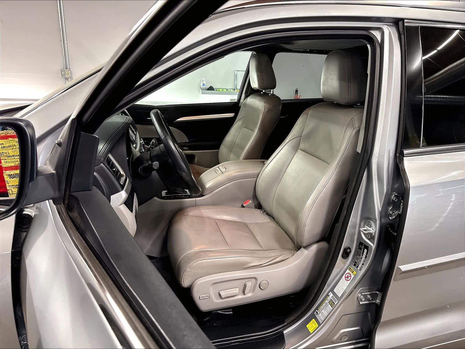 Used 2015 Toyota Highlander XLE AWD/4WD image 26