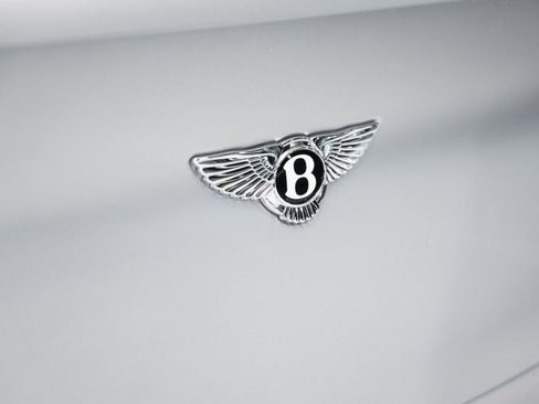 Used 2025 Bentley Bentayga image 15