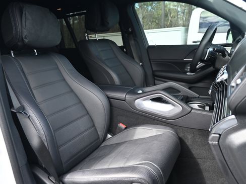Used 2025 Mercedes-Benz GLS 580 GLS 580 image 19