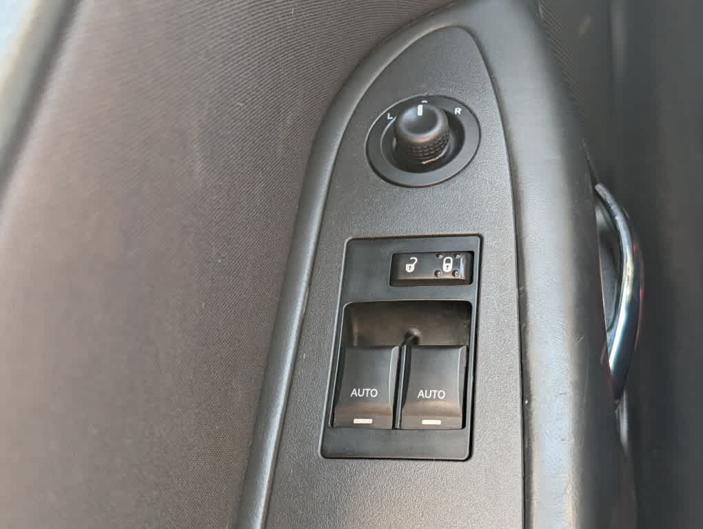 Used 2010 Dodge Challenger R/T RWD image 16