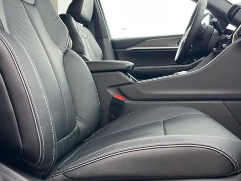 New 2025 Jeep Grand Cherokee L Overland w/ Luxury Tech Group IV image 10