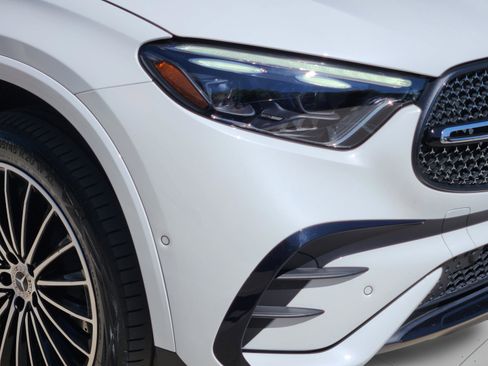 Used 2024 Mercedes-Benz GLC 300 4MATIC image 25