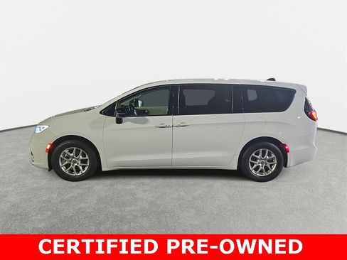 Used 2024 Chrysler Pacifica Touring-L image 8