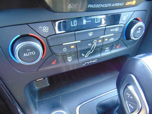 Used 2016 Ford Focus Titanium w/ Titanium Technology Package FWD image 22