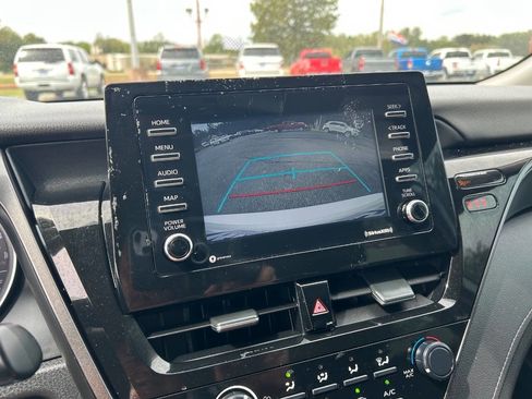 Used 2021 Toyota Camry LE image 13