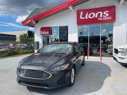 Used 2020 Ford Fusion SE image 10