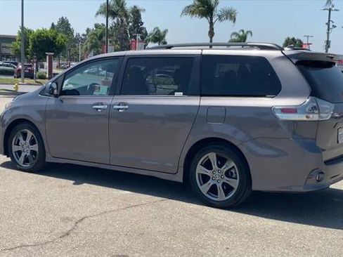 Certified 2019 Toyota Sienna SE FWD image 6