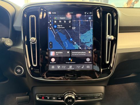 New 2026 Volvo XC40 B5 Core w/ Protection Package image 20