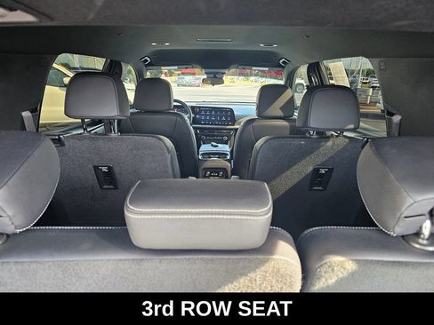 Used 2025 Chevrolet Traverse LT w/ Driver Confidence Package FWD image 12