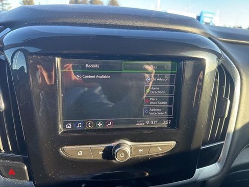 Used 2021 Chevrolet Traverse LS image 23