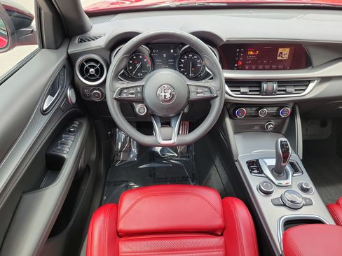 Used 2022 Alfa Romeo Stelvio Veloce AWD/4WD image 20