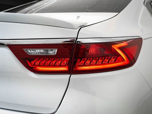 Used 2019 Kia Cadenza Technology image 9