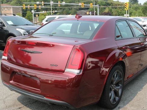 Used 2020 Chrysler 300 Touring w/ Sport Appearance Package RWD image 7